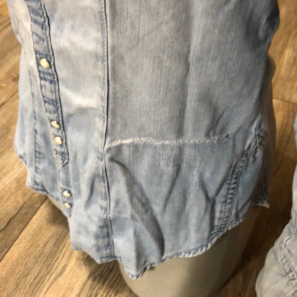 Distressed jean jacket - Picture 5 of 7